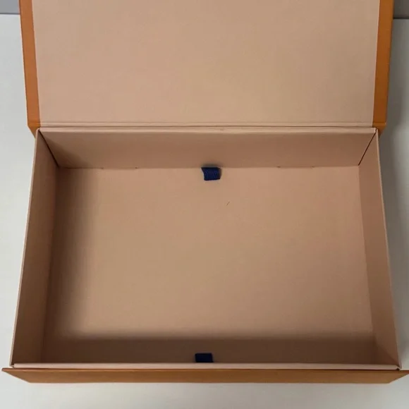 Louis Vuitton Gift Box - Picture 4 of 10